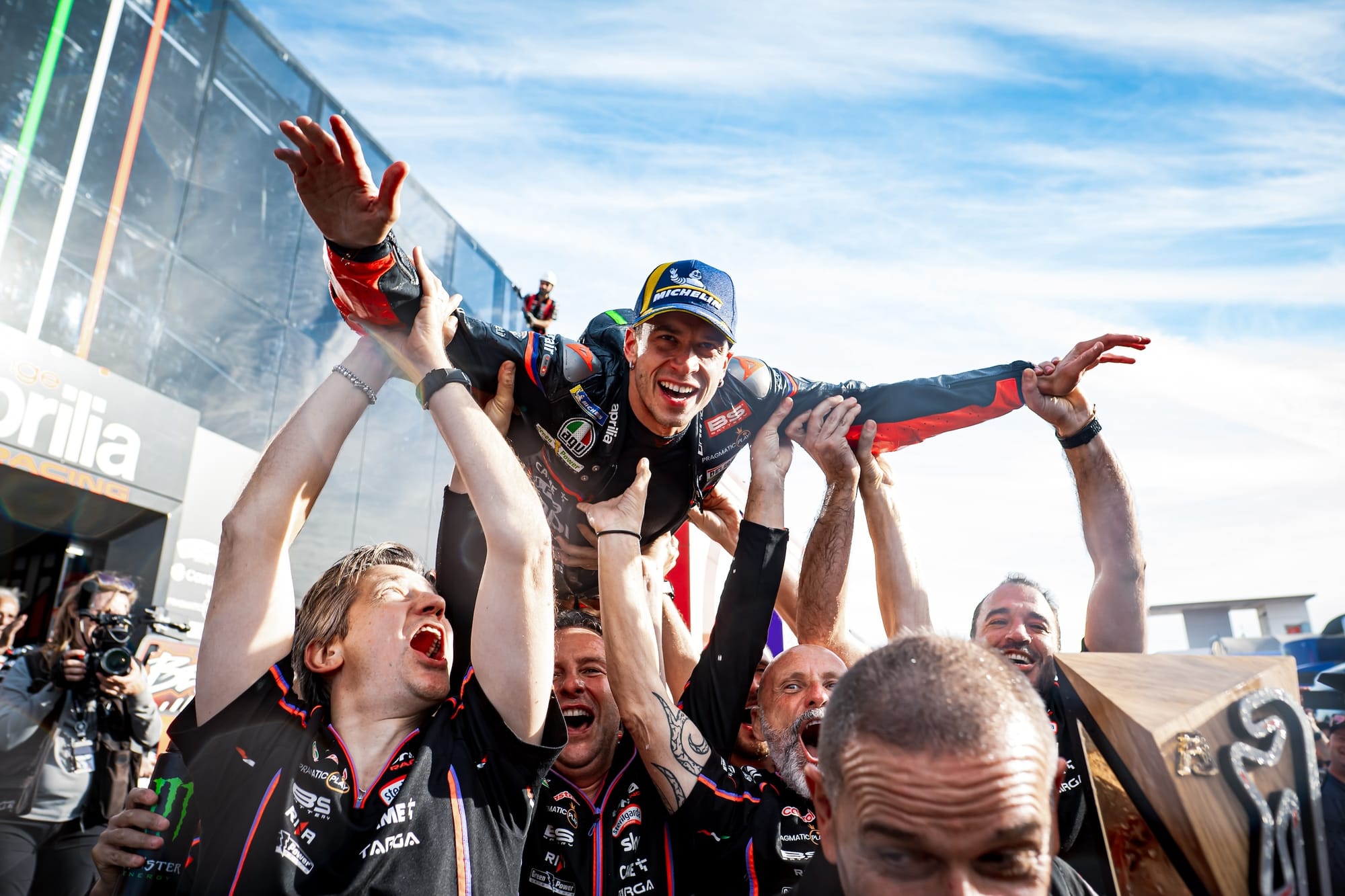 Aprilia : Sterlacchini juge la saison « meilleure que prévu » et détaille la stratégie 2026–2027