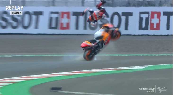 Vidéo : L'effroyable chute de Marquez à Mandalika