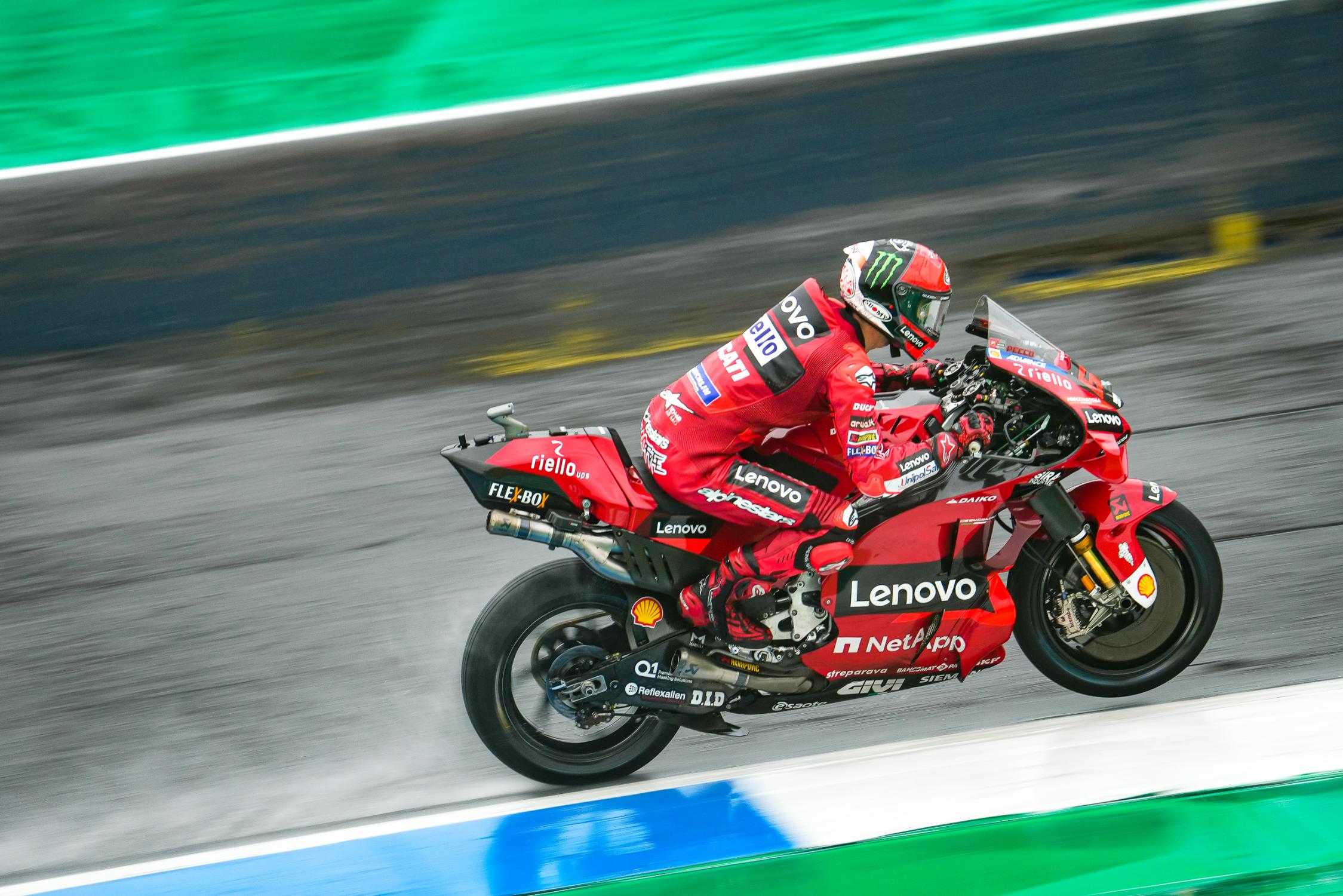 Assen, MotoGP (FP2) : Ça baigne pour Bagnaia