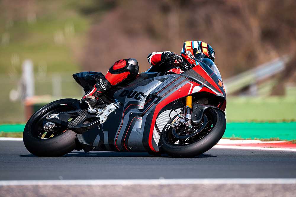 16 courses MotoE en 2023