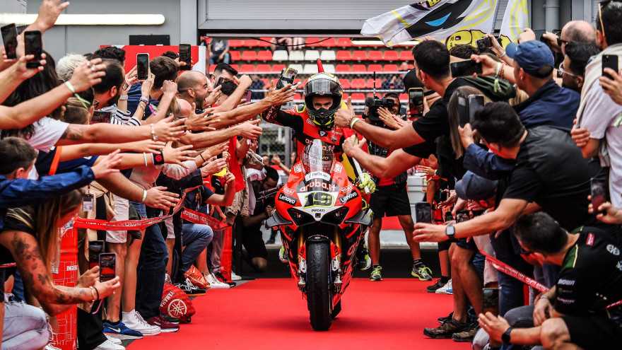 Barcelone, Course 2 WSBK : Triplé imparable de Bautista