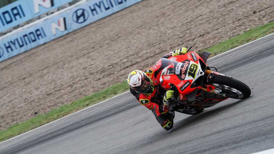 Barcelone, Course 1 WSBK : Bautista sans rival