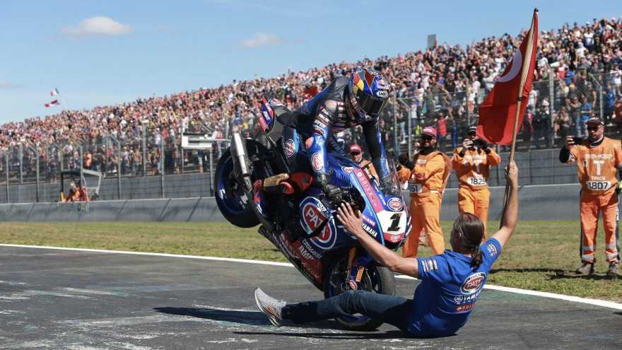 Magny-Cours, SBK (2) : Rea met Bautista à terre, Razgatlioglu en profite !