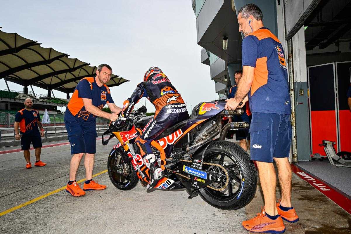 KTM et Red Bull étrennent leur nouveau carénage à Sepang