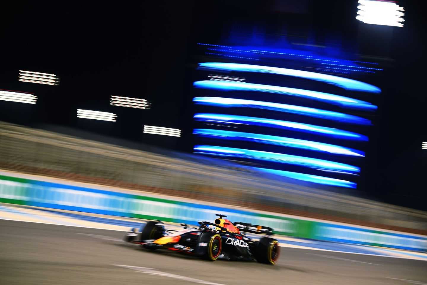 Verstappen sans rival sous les yeux d'Agostini à Bahreïn