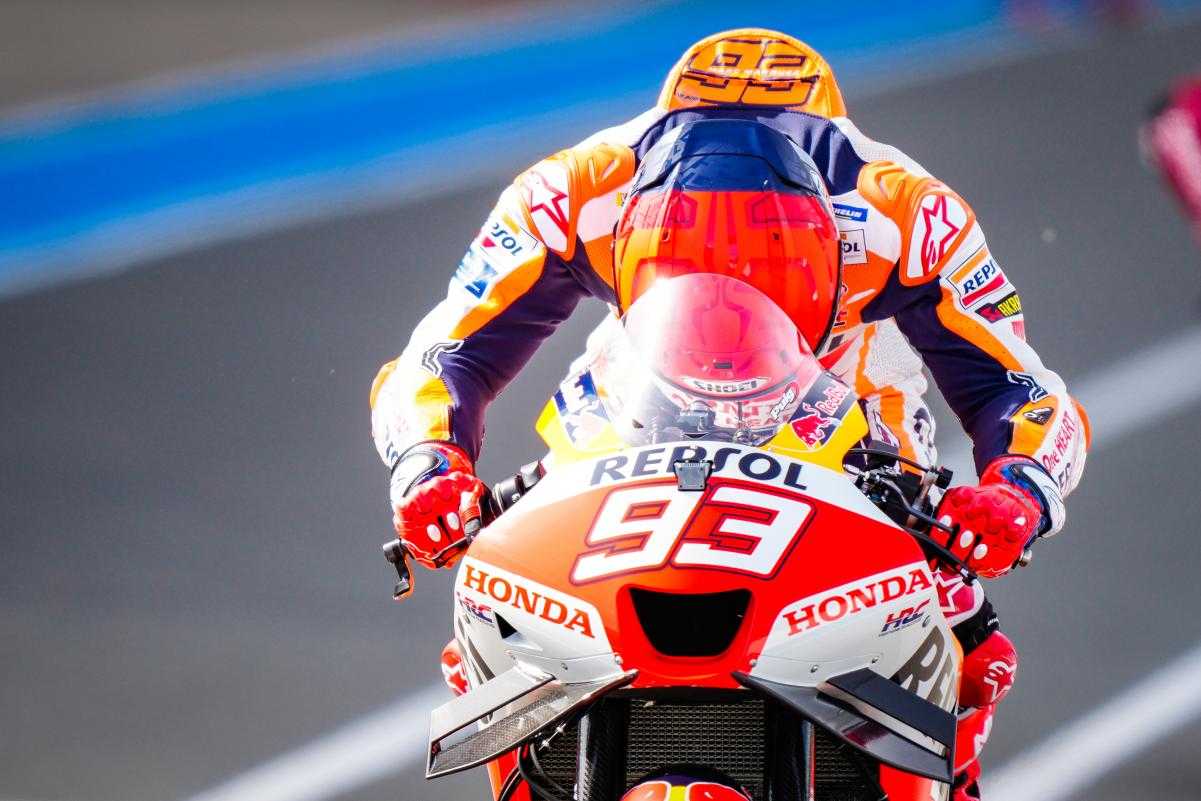 Le Mans : Marquez tape du poing sur la table