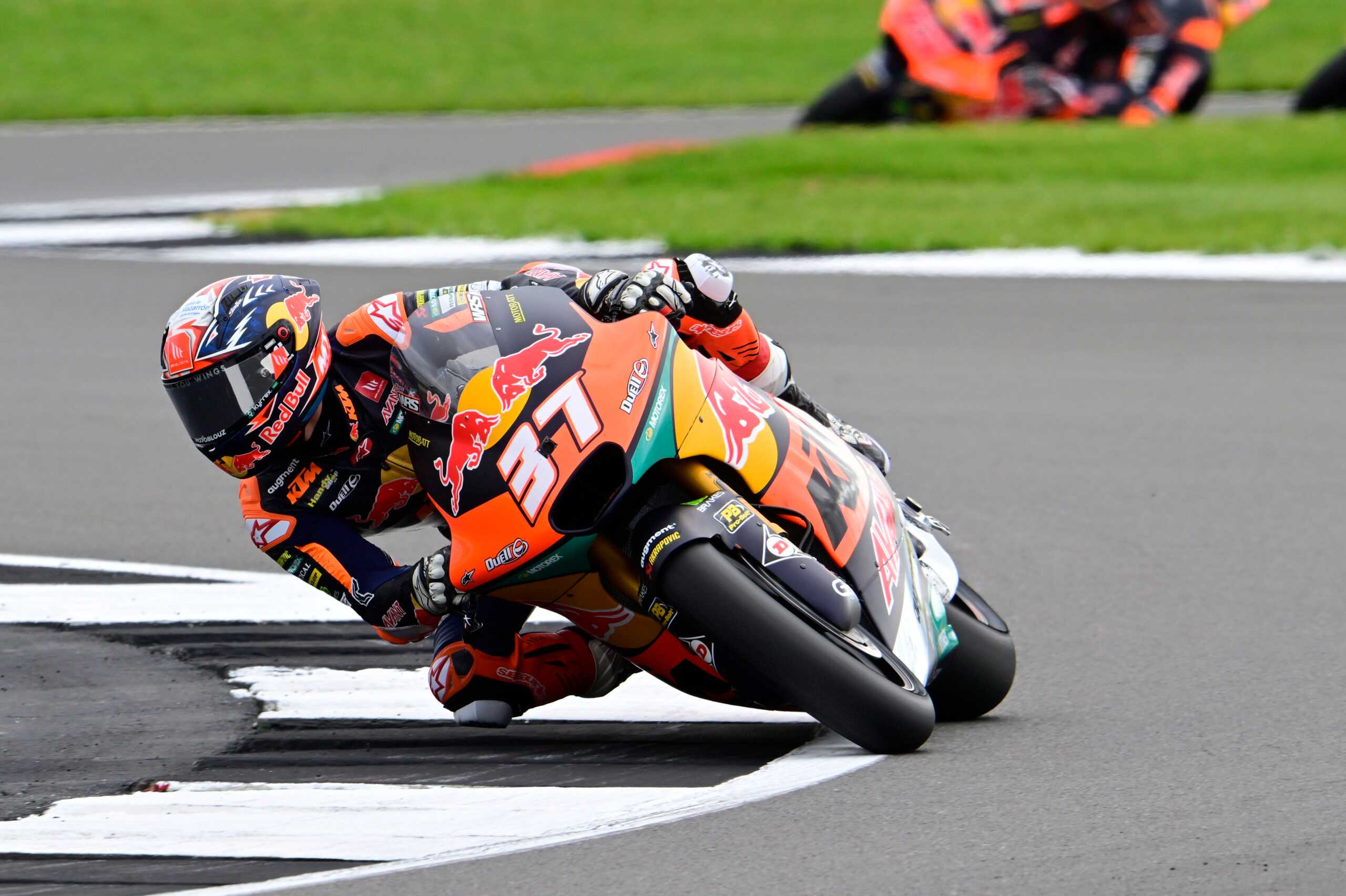 Silverstone, Moto2 : Acosta en pole sur le mouillé, Baltus 8e !