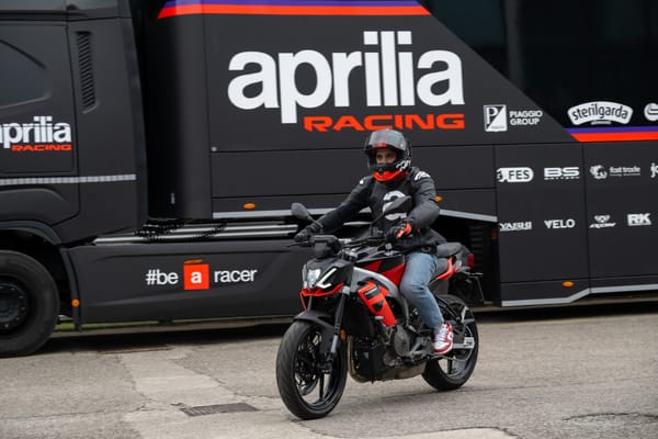 Martin sur une moto à Noale !