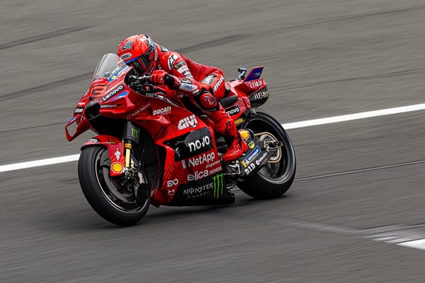 Assen, MotoGP : Un Marquez donne la messe, un autre finit à terre