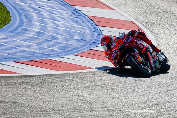 Marquez résiste à Bezzecchi et gagne à Misano