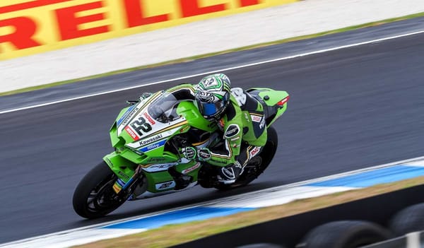 Course Superpole Phillip Island : Lowes gagne à nouveau, Razgatlioglu sur le podium !